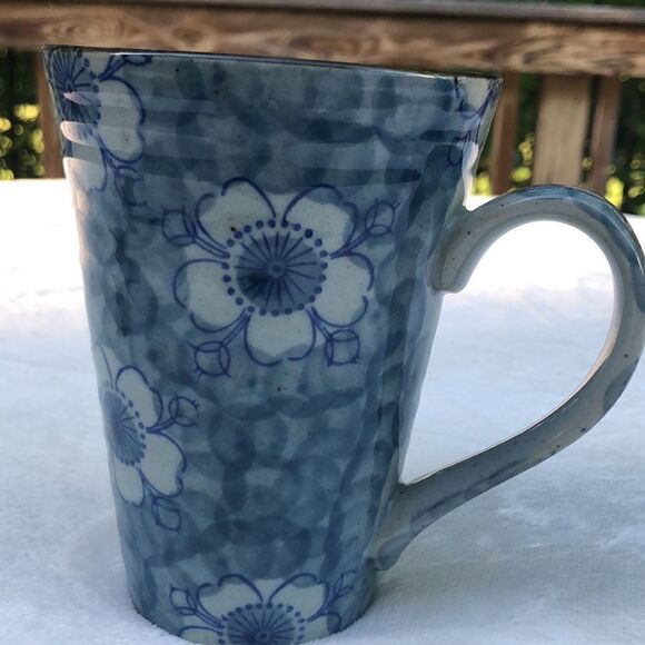 Coffee mug, Blue floral with flaw Used - Picture 8 of 9